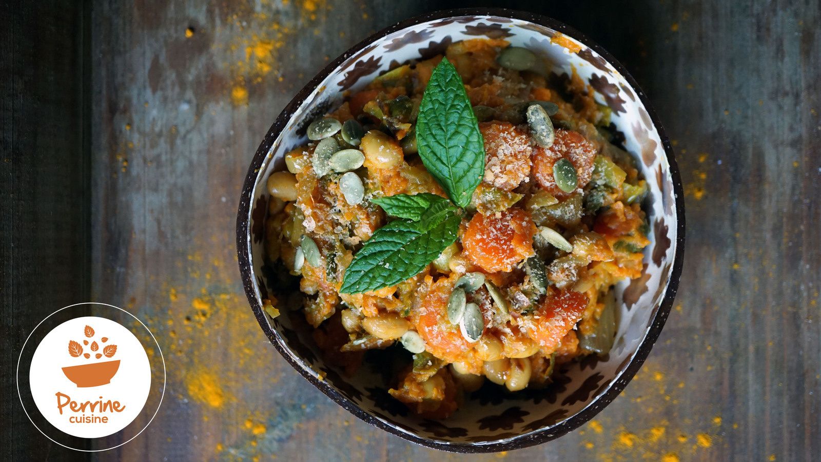Veggie bowl orange au curcuma et graines de soja