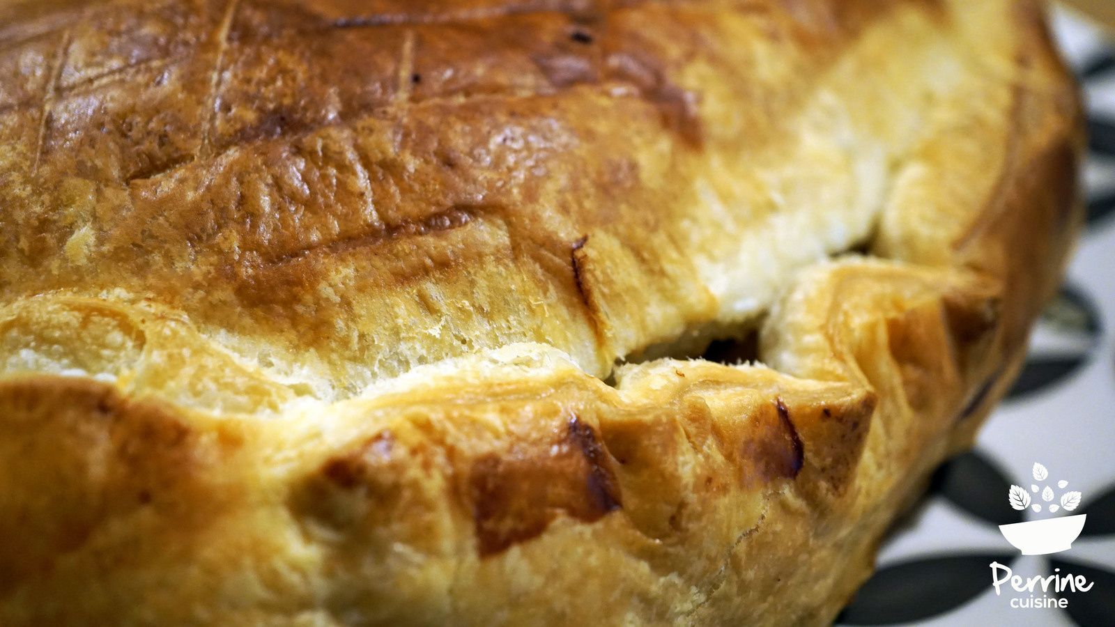 Galette des rois en chausson aux amandes et pistaches caramélisées Perrine Cuisine