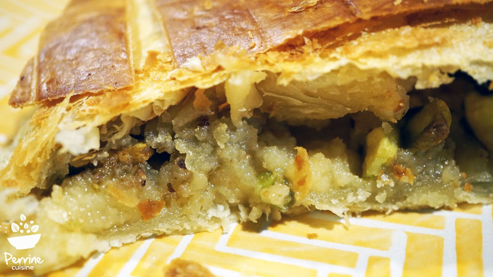 Galette des rois en chausson aux amandes et pistaches caramélisées Perrine Cuisine