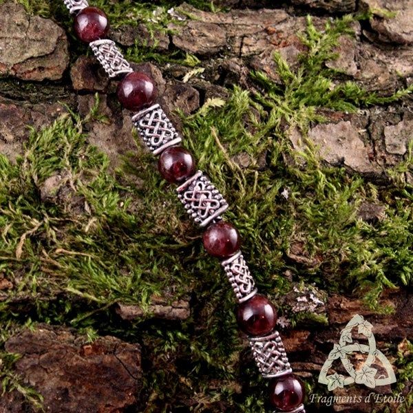 bijou bracelet celtique Glamryn noeuds entrelacs pierre gemme grenat rouge foncé argenté elfique médiéval païen wicca magie ésotérisme cadeau mariage noël