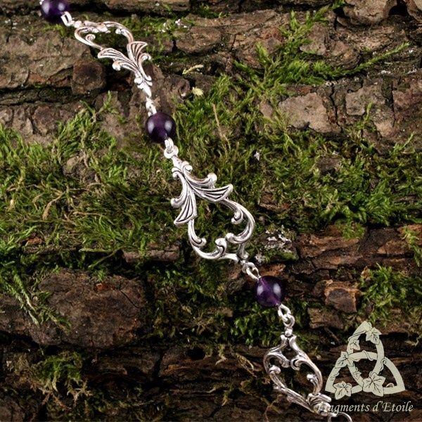 Bijou bracelet elfique fines volutes argenté ajouré Améthyste violet foncé pierre gemme celtique médiéval ésotérisme magie wicca cadeau noël yule mariage gothique