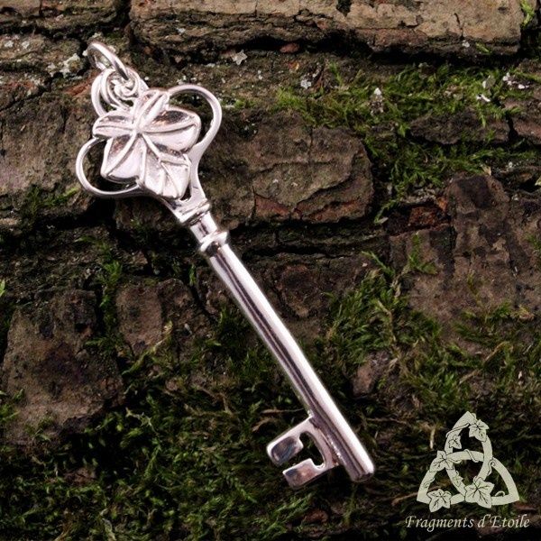 Bijou pendentif collier elfique celtique médiéval longue clef des elfes volute argent massif feuille lierre gothique féerique victorien pendentes ésotérisme païen wicca mariage cadeau noël yule lughnasadh