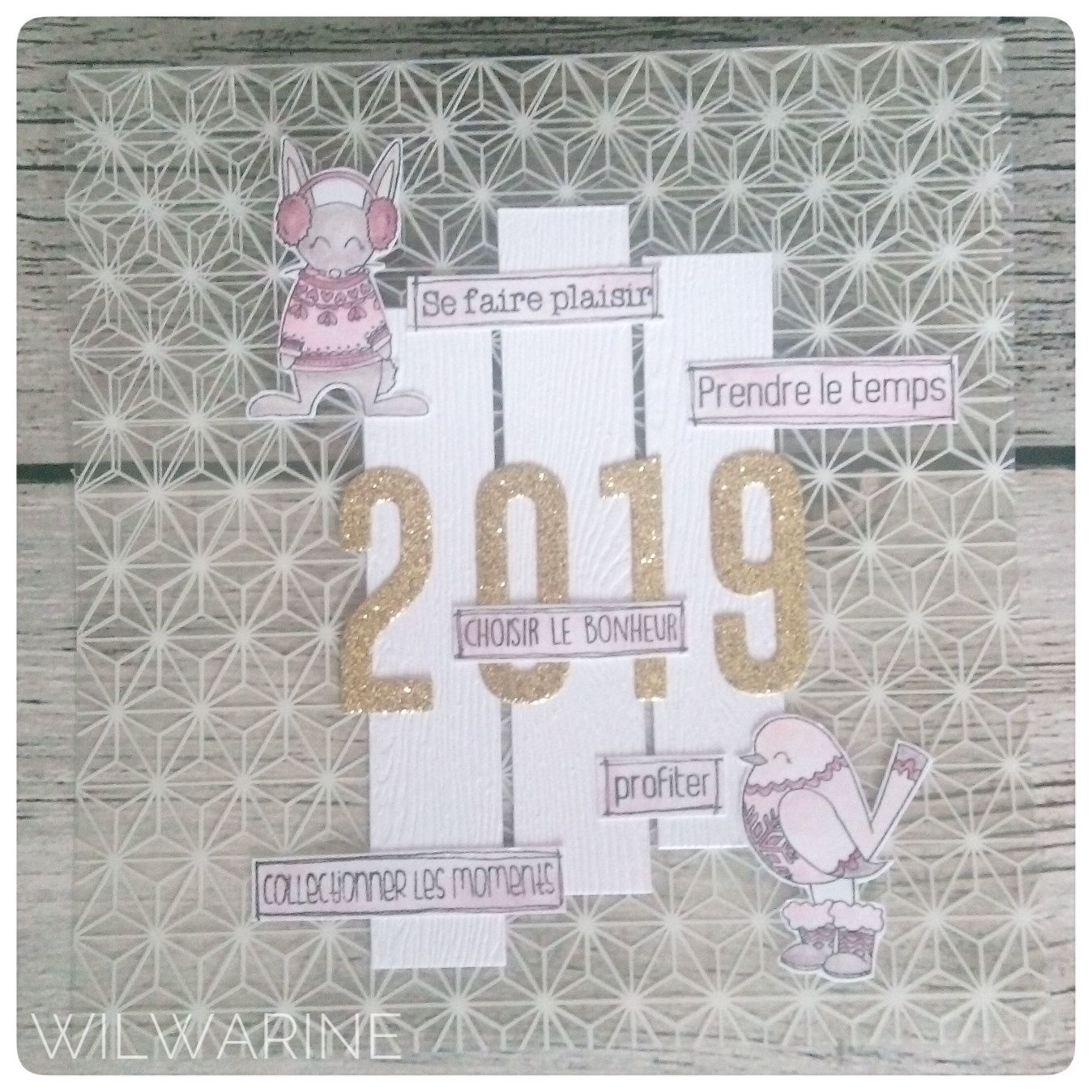 Carte de voeux 2019 sur overlay transparent avec papier glitter pailleté doré, tampons clear mascottes hiver, scrapplaisir