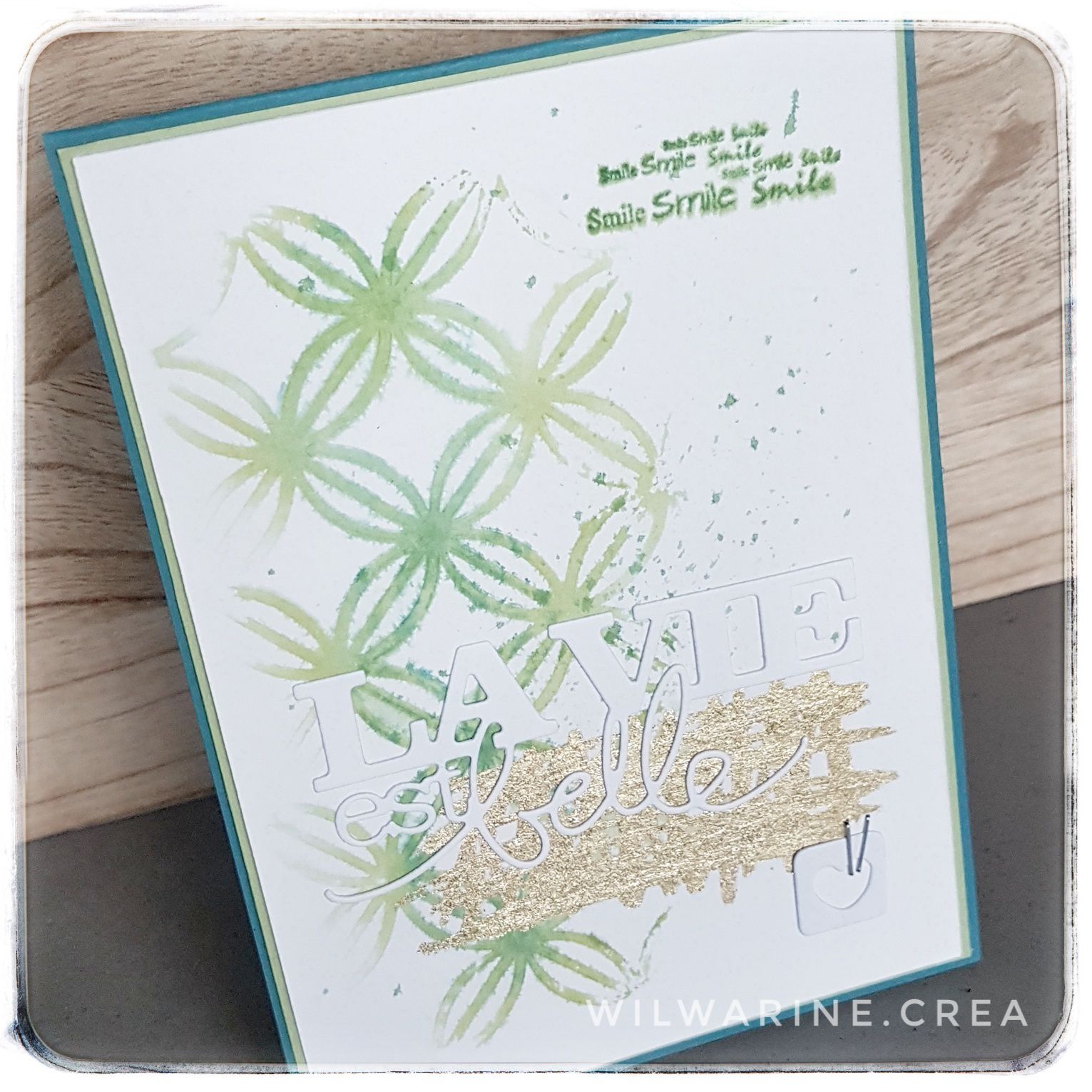Carte pensée positive, carterie, pochoir, encre mémento, la vie est belle, nuvo gilding flakes doré, vert, bleu, doré, fait main