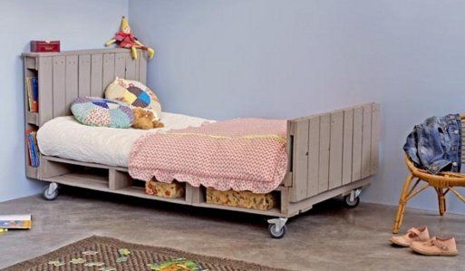 cama hecha con pales