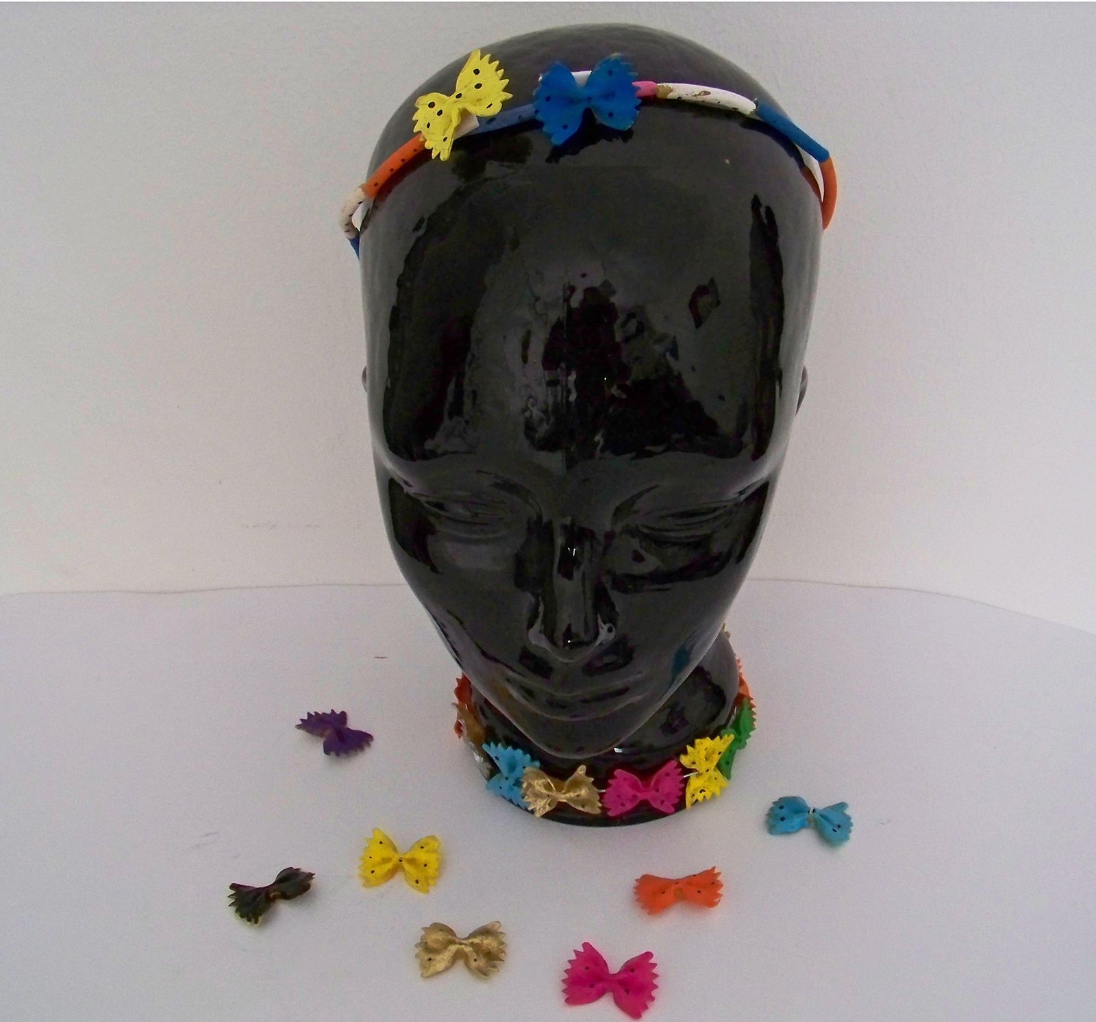L'incontournable collier de nouilles. - anniecartonne.overblog.com
