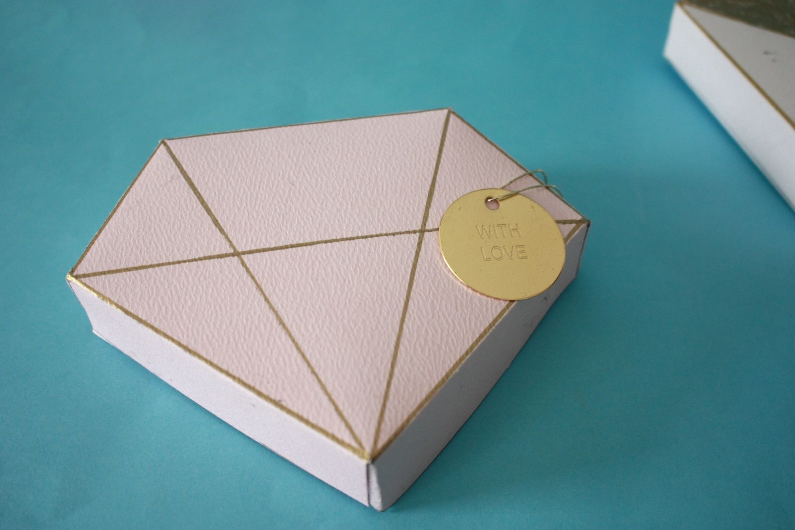 DIY: la boîte diamant en papier  pour la St valentin !!