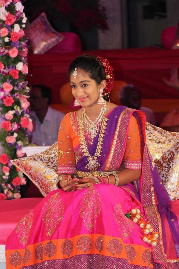 Résultat de recherche d'images pour "CELEBRATION DE LA PUBERTE D'UNE JEUNE FILLE EN INDE"
