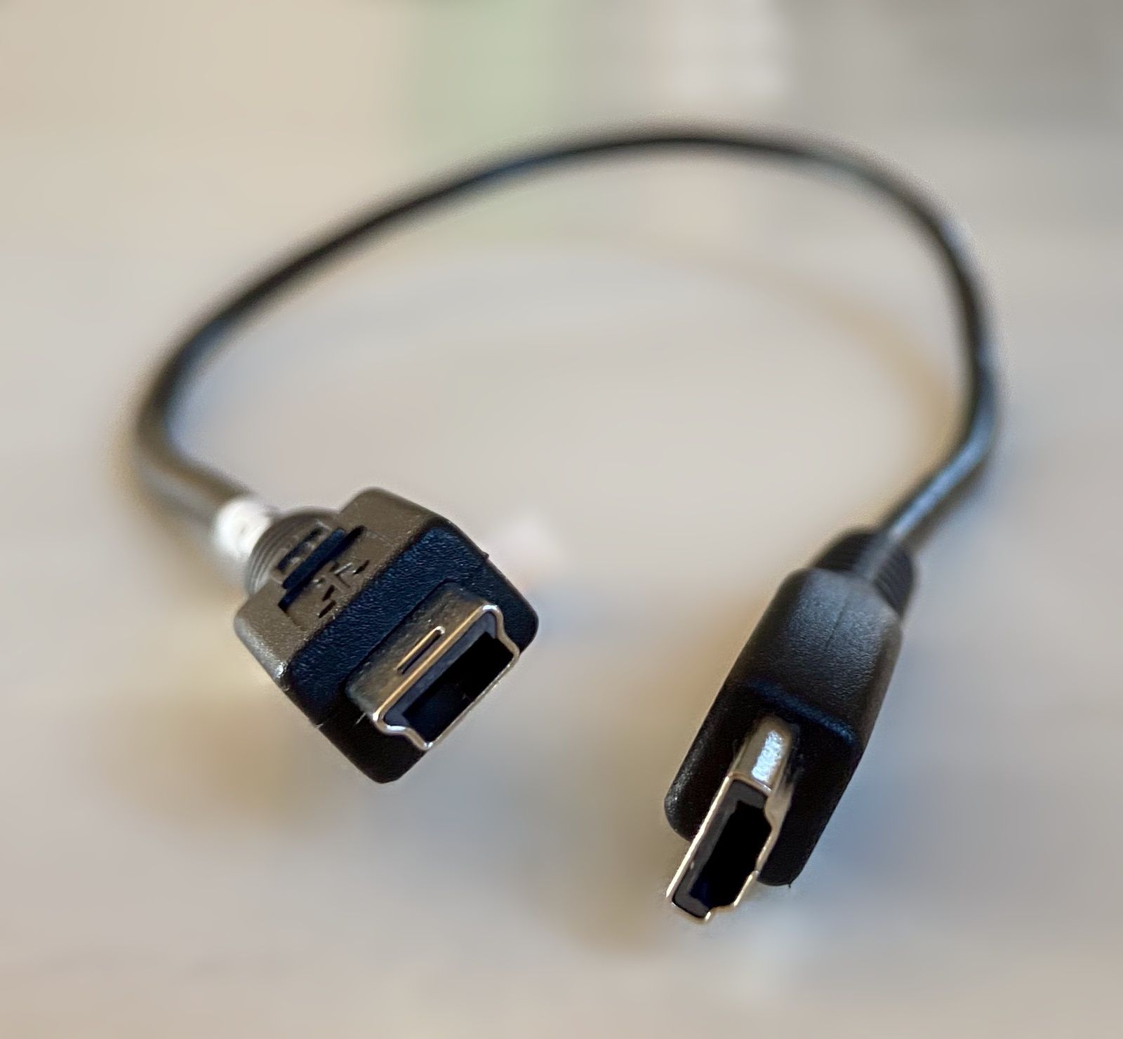 Cable mini USB mâle A &gt; mini USB mâle B 38cm