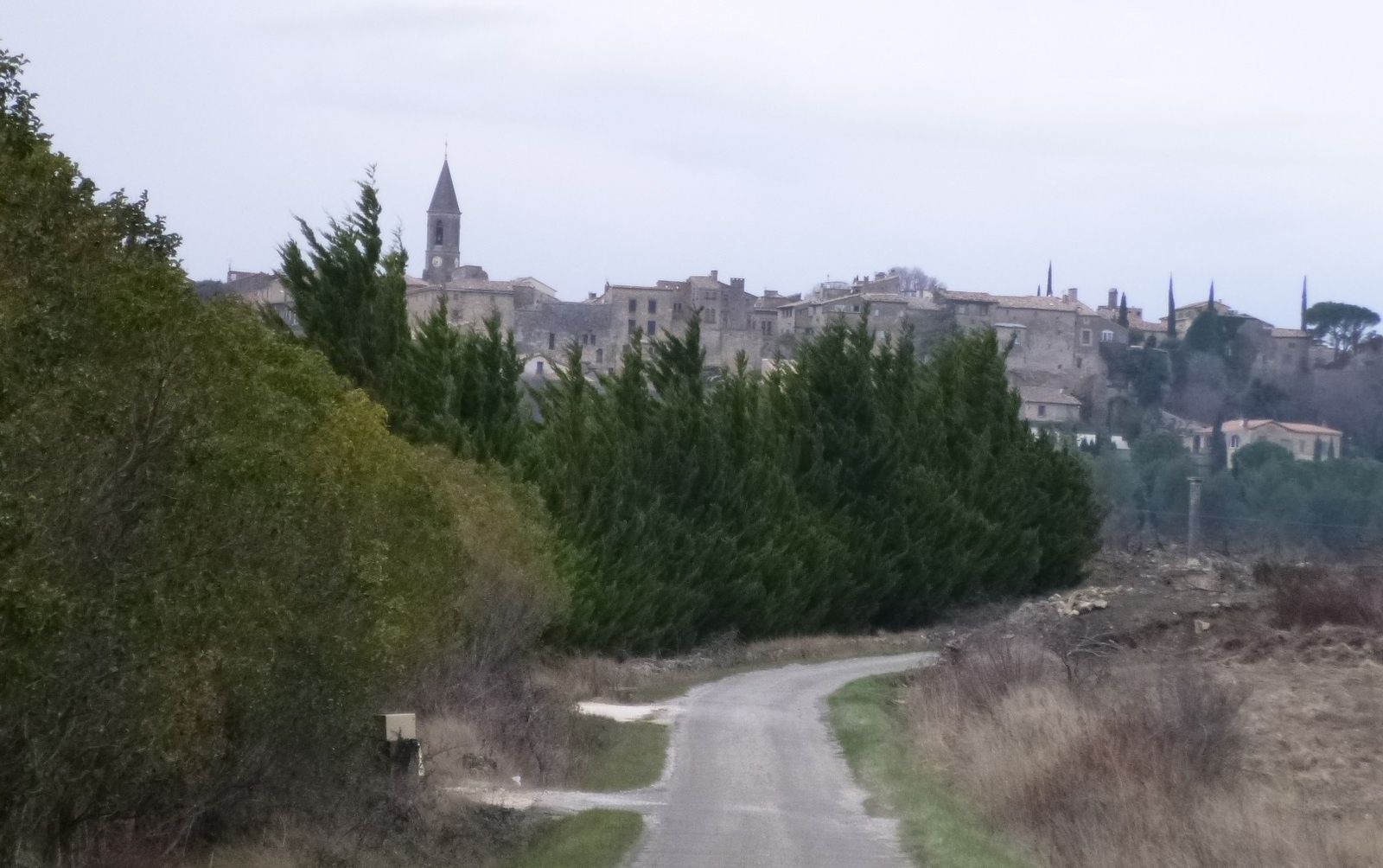 Castillon du Gard au bout de la route.