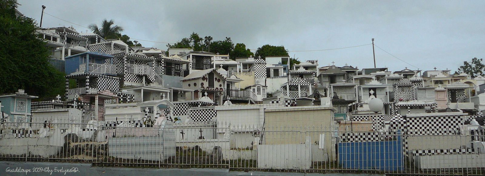 Le cimetière de Morne à l'Eau.. et la Toussaint en Guadeloupe..