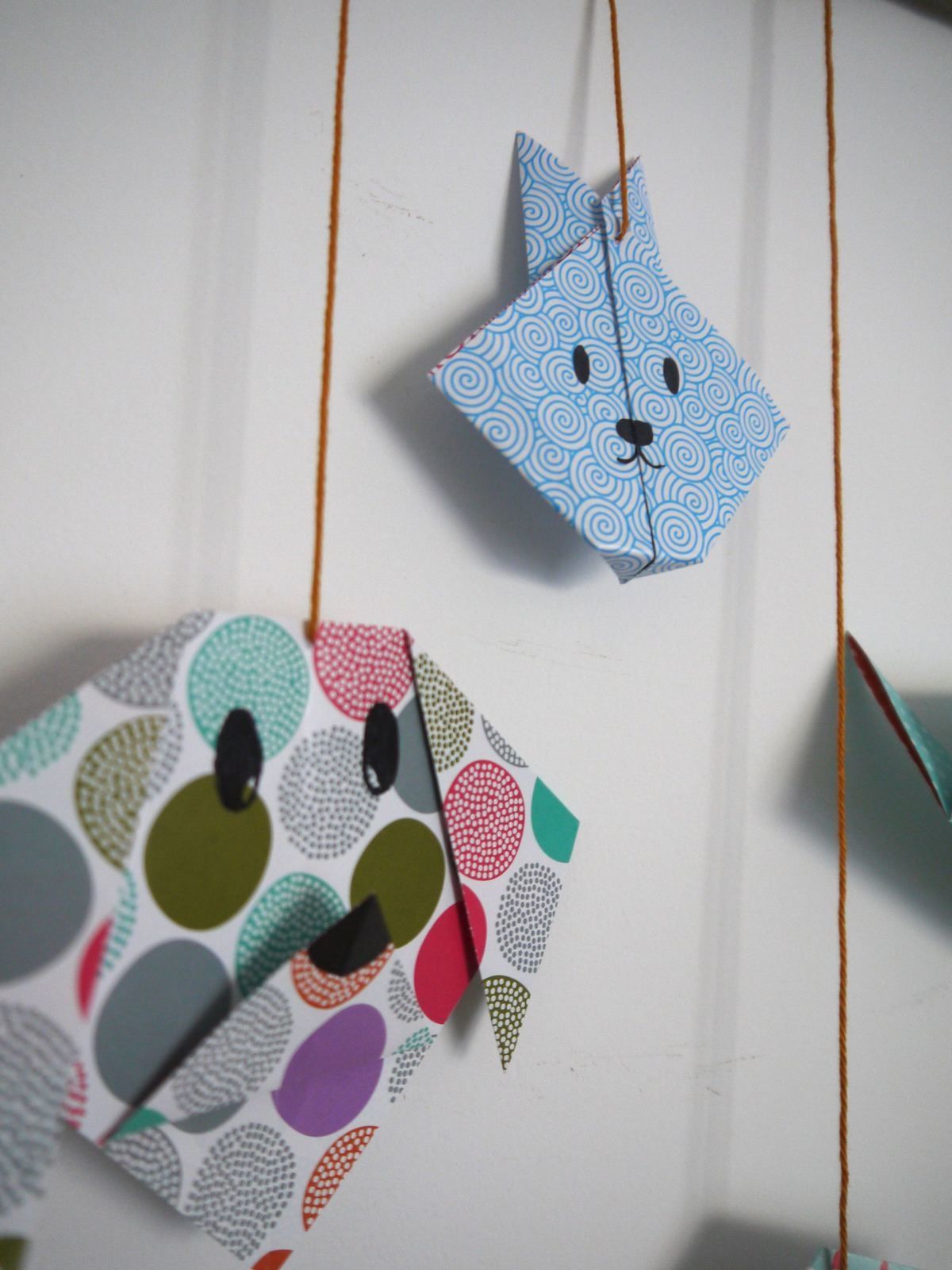 Mobile Origami D Animaux Pour La Chambre De Bebe Diy Adeline Alias Ada Les Ateliers Faits Main D Adeline Le Blog