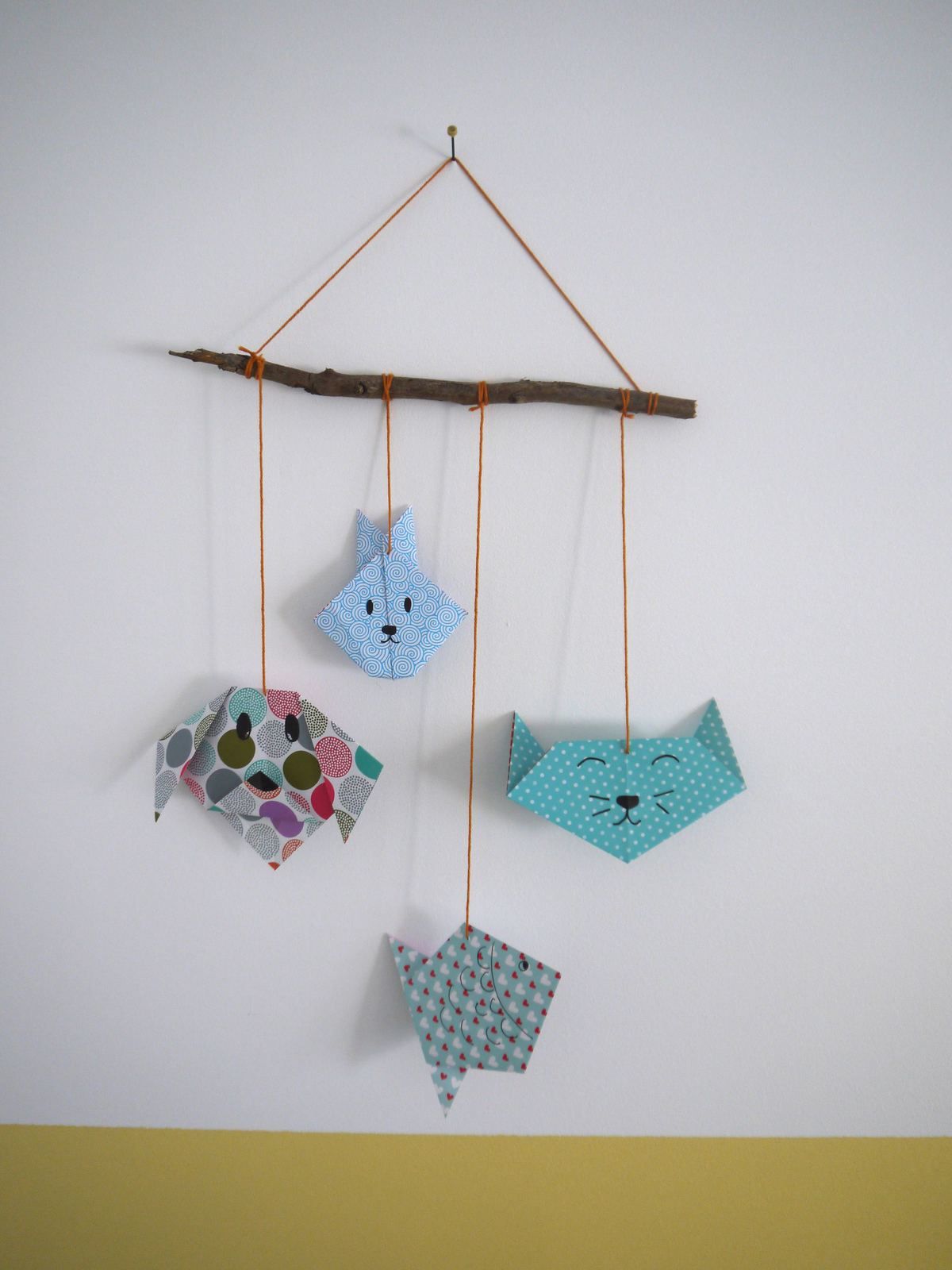 Mobile origami d'animaux pour la chambre de bébé - DIY - Adeline alias Ada  : Les ateliers faits main d'Adeline le blog!