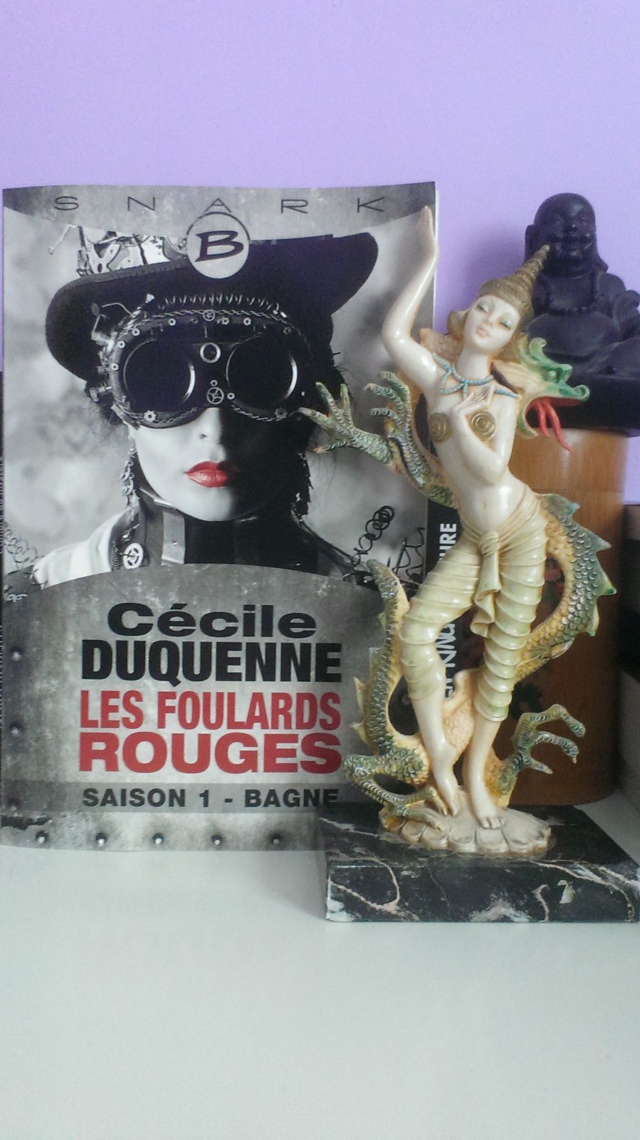 Les Foulards Rouges - Saison 1 - Bagne de Cécile Duquenne - Les voyages de  ma Plume...