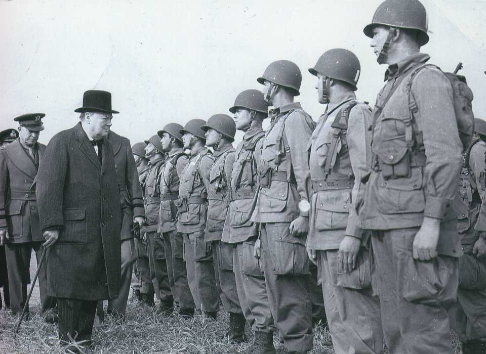 Churchill-Inspecting-the-Troops