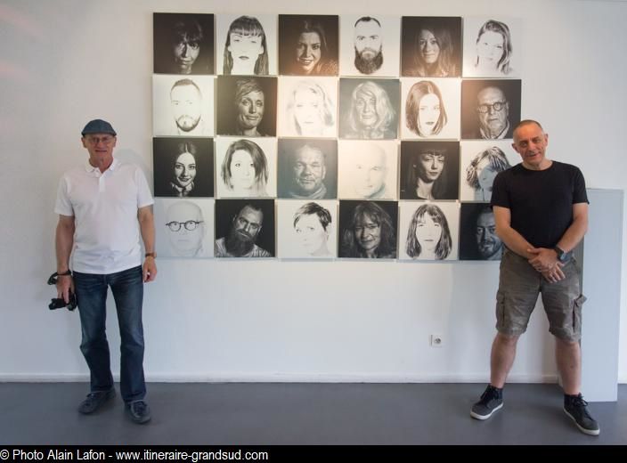 Michel Photos (à gauche sur la photo) et Marc Jor proposait une belle exposition de 12 portraits dédoublés en deux versions : très claires et plus foncées. Un sympathique jeu de piste pour retrouver les doublons. Pas évident pour certains.