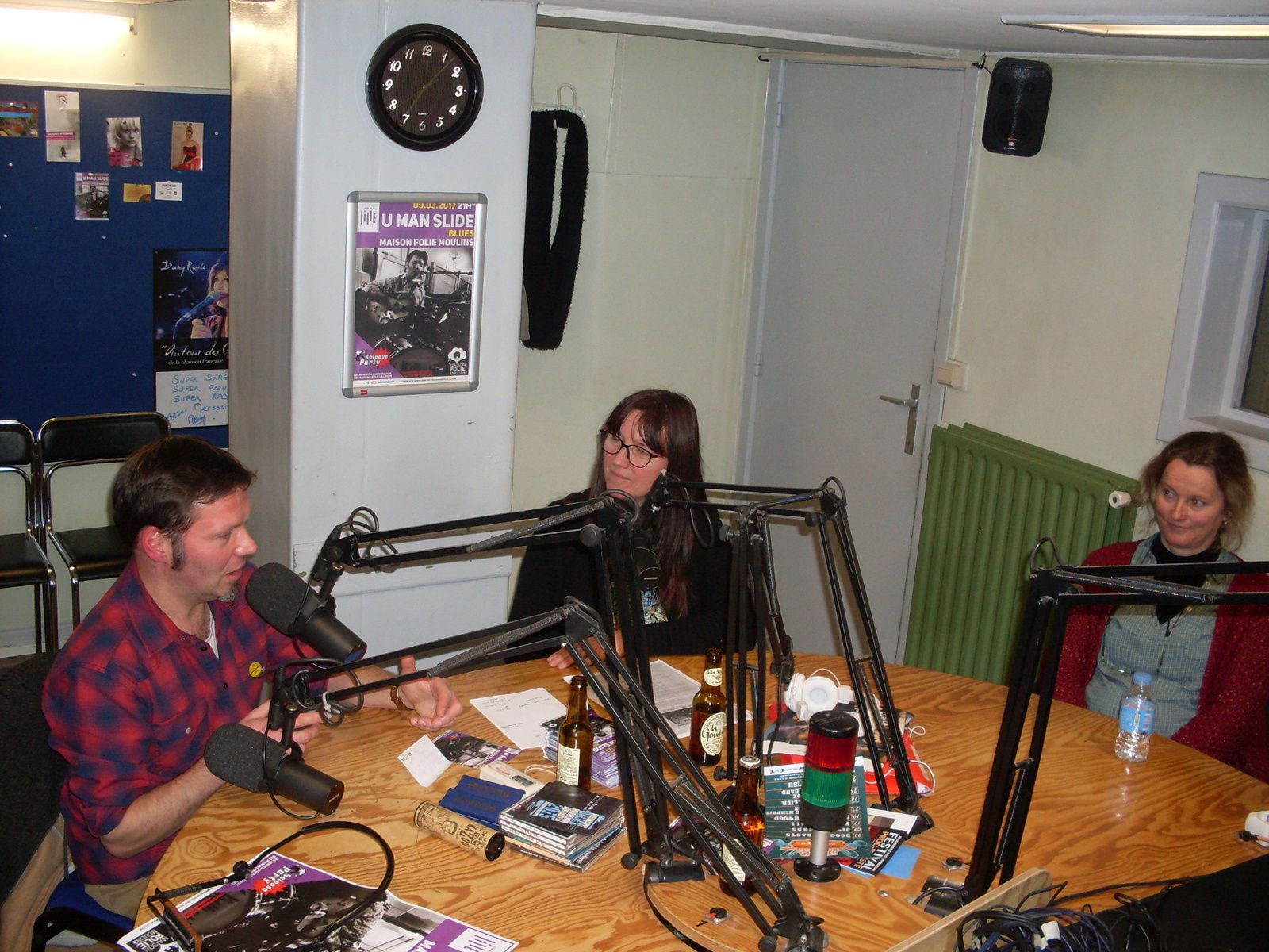 Manu Slide et Anne en studio à RQC dans l'émission Tellin'You avec Marie, le 09/02/2017