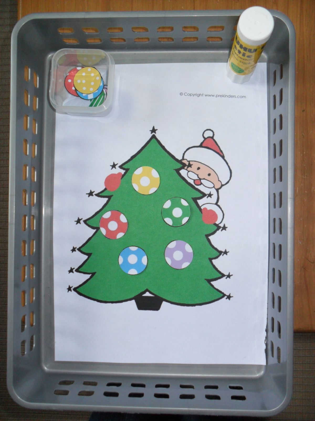 Jonah a collé selon les motifs.