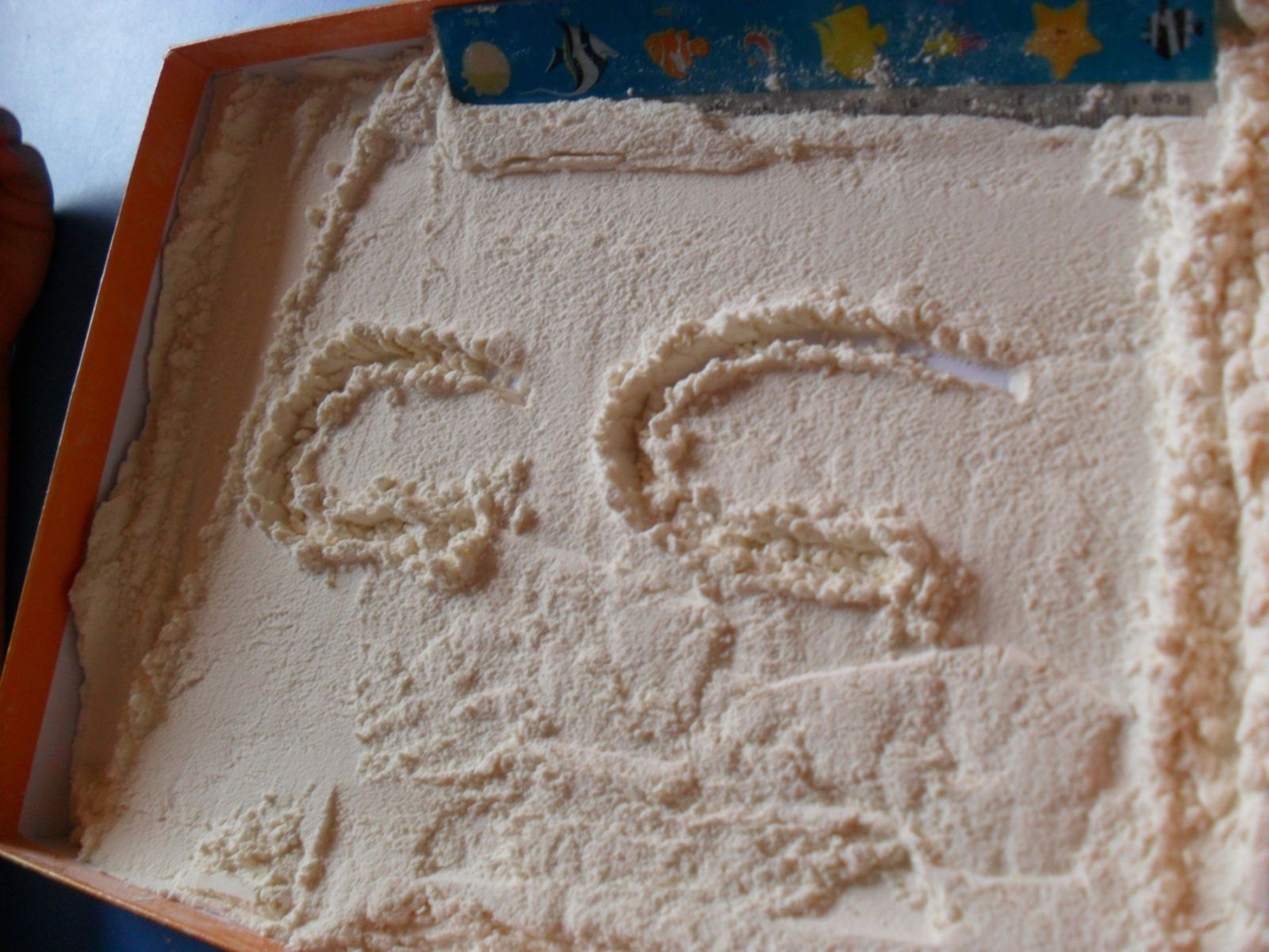 Jeux avec les lettres rugueuses.