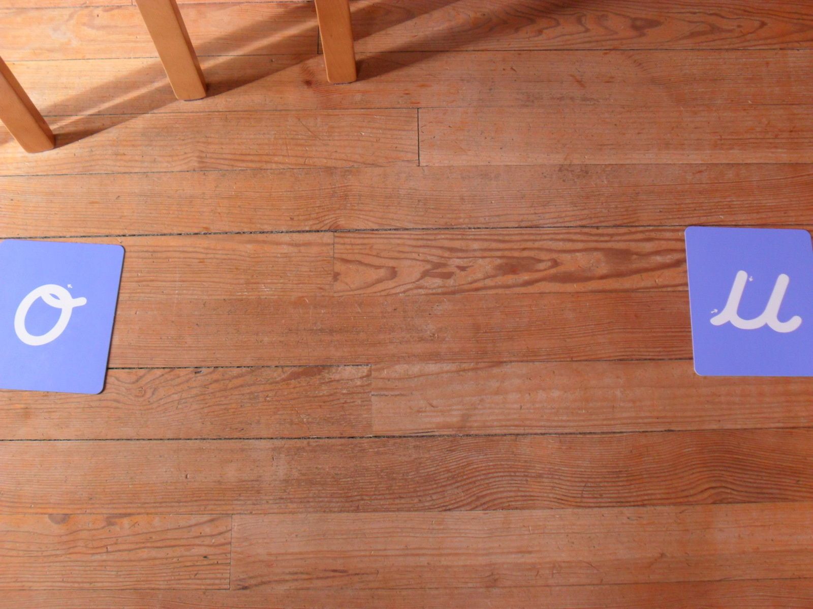 Ensuite, avec les lettres rugueuses, je fais un peu de magie : "o u o u o u o u o u "