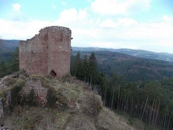 Le mur bouclier du Château de Dreistein