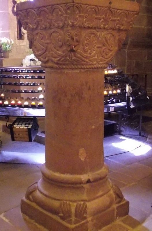 Les masques de la colonne centrale