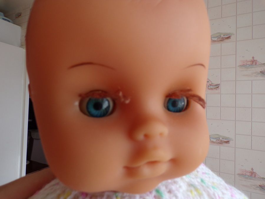 tuto gratuit poupée : pas  à pas et en  photos , remettre des cils  à une poupée 