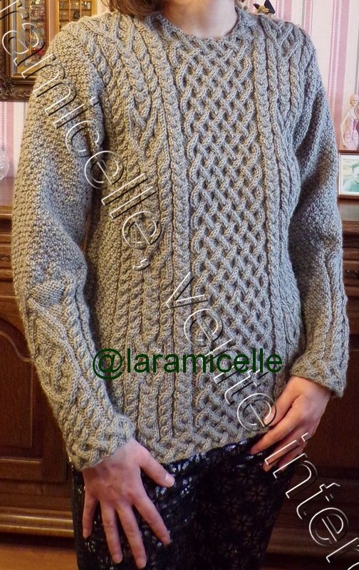tuto gratuit pull irlandais avec ouverture boutonnee sur l epaule Chez Laramicelle