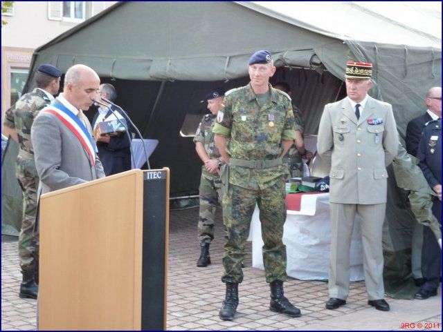 ARCHIVES 2011 -Passation de commandement pour la Brigade franco-allemande à Neuf-Brisach