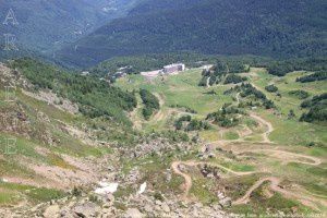 Station des Monts d'Olmes vue du pic du Han (2074m)