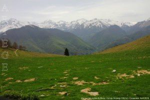 Vue sur les monts du Biros - Col de l'Arraing (1351m)