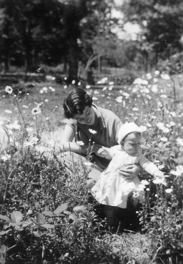 Francine et sa maman à Meucon, photo collection personnelle de Clementia Garayt