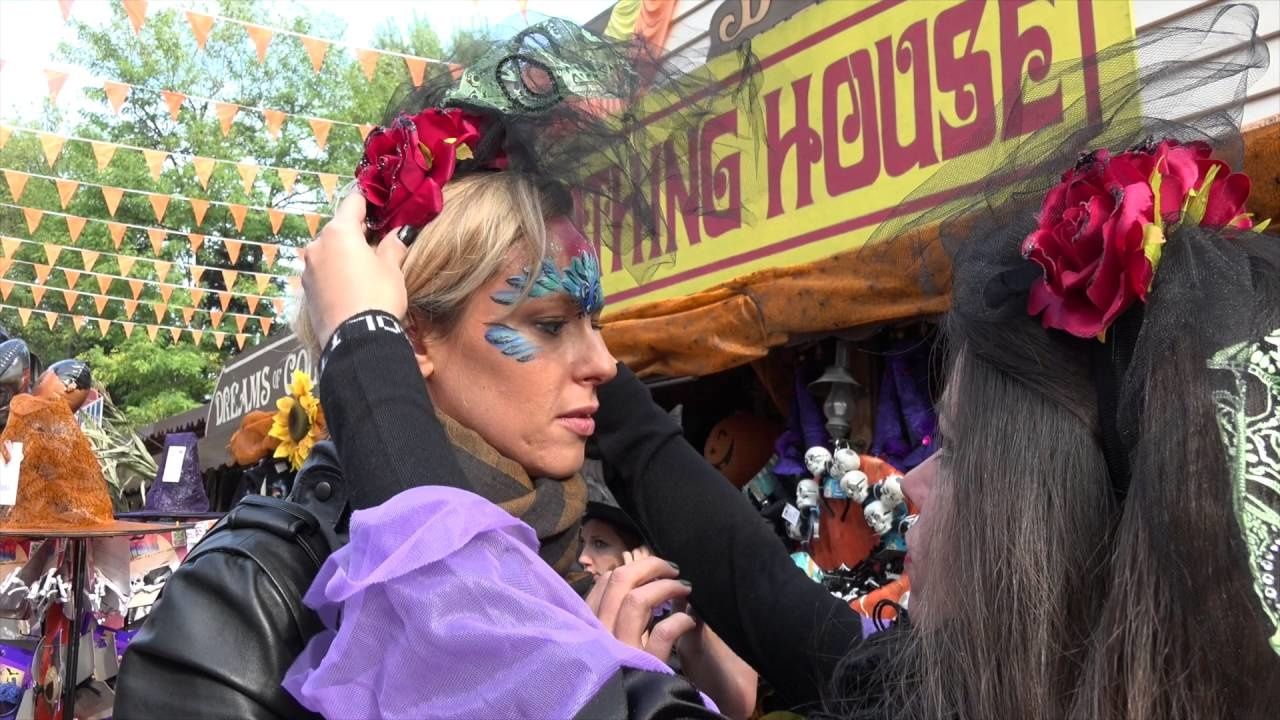 Federica Pellegrini festeggia Halloween a Gardaland