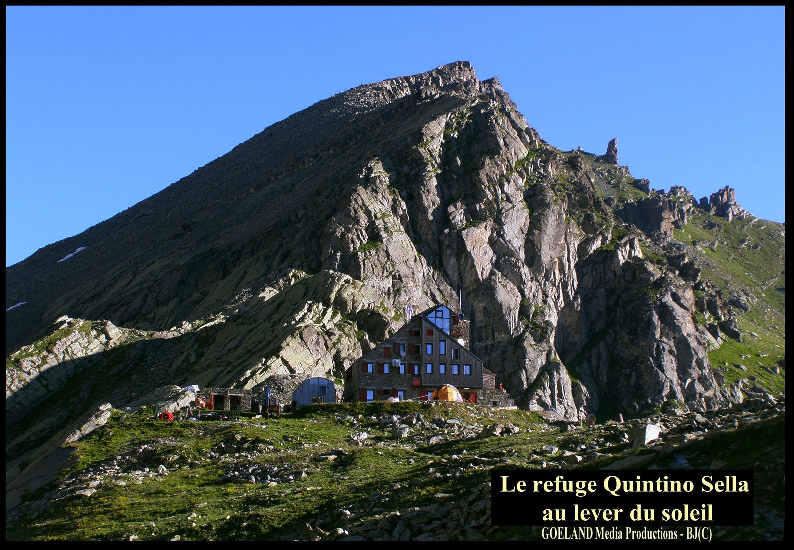 refuge QUINTINO SELLA au pied du PETIT VISO ( italia - tour du viso )