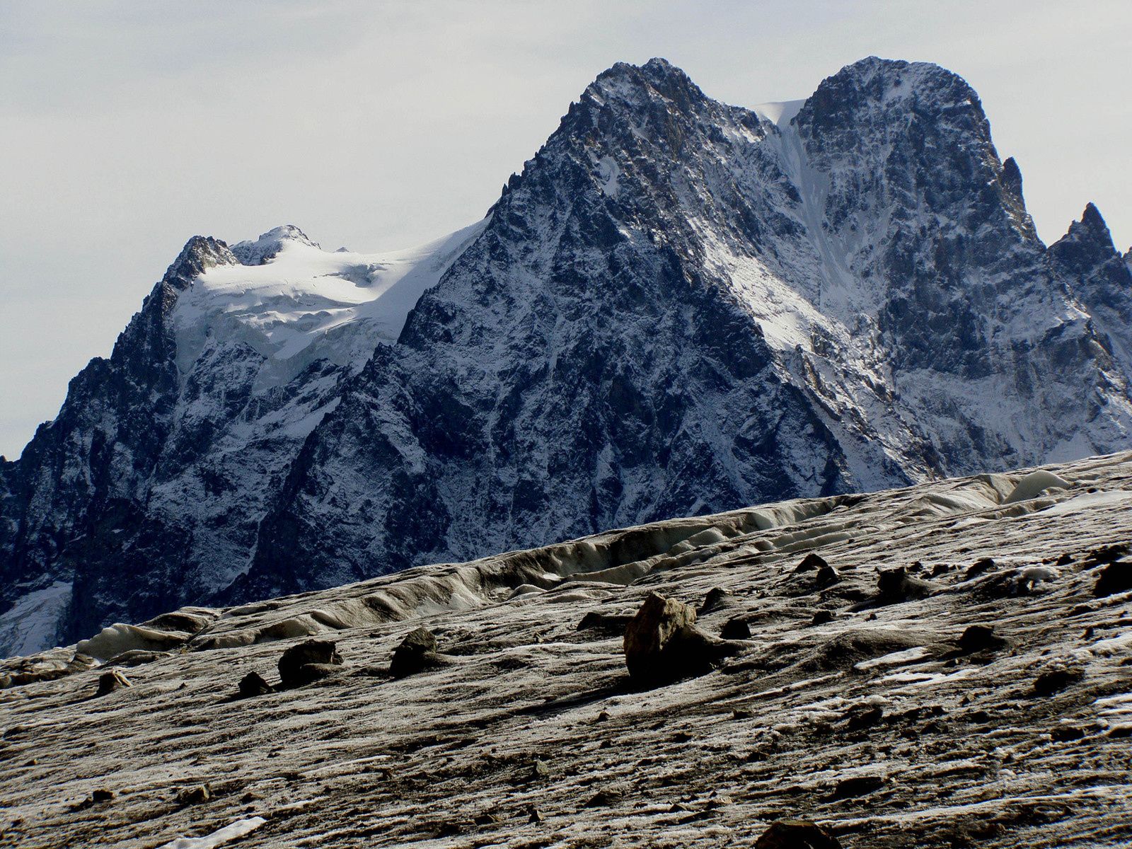 Le PELVOUX et le glacier des violettes vu depuis la partie supérieure du GLACIER BLANC ( Hautes ALPES - ECRINS )