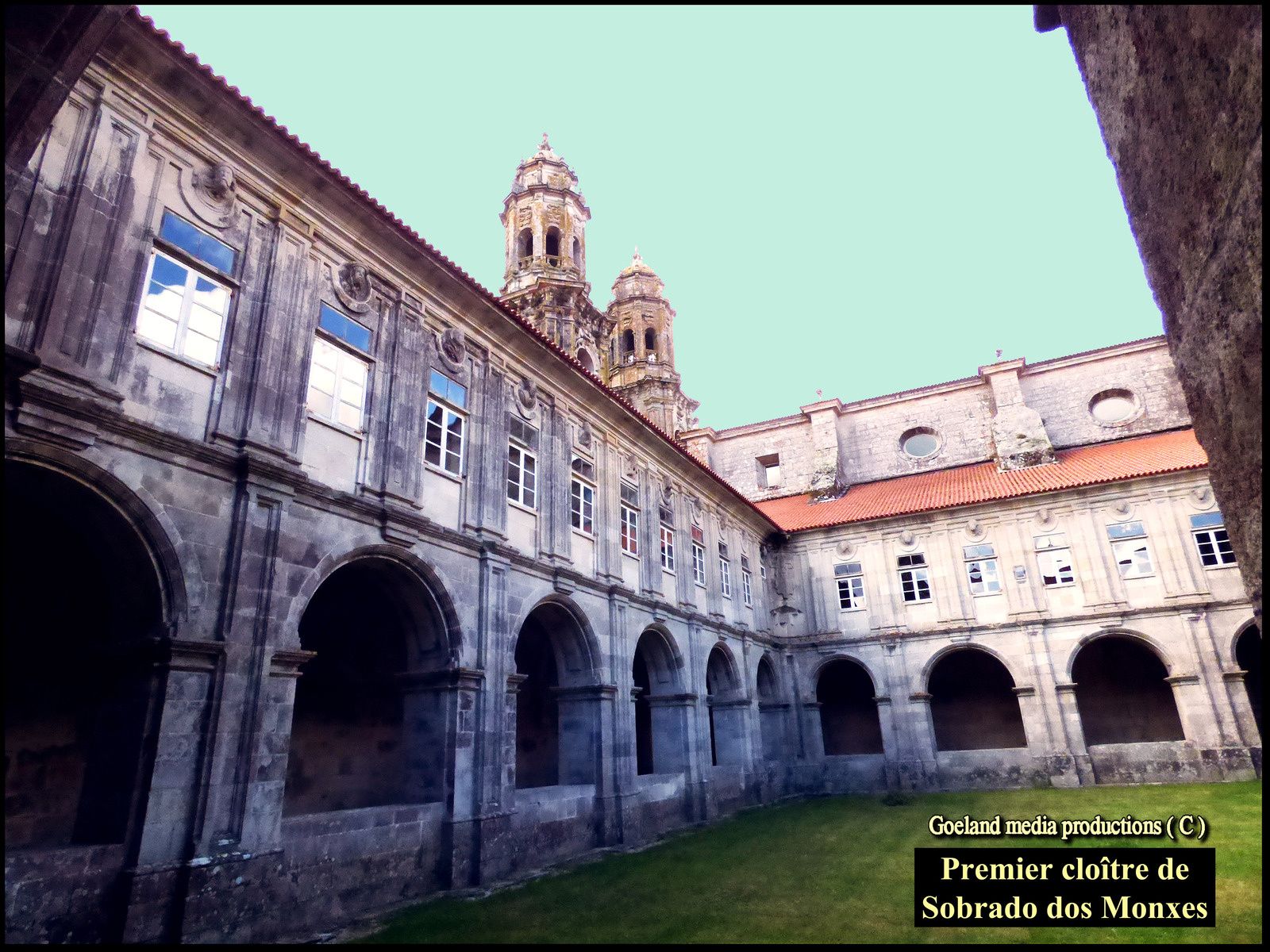 Cloître N° 1 de SOBRADO dos MONXES ( CAMINO del NORTE ) 60 km de Compostelle 