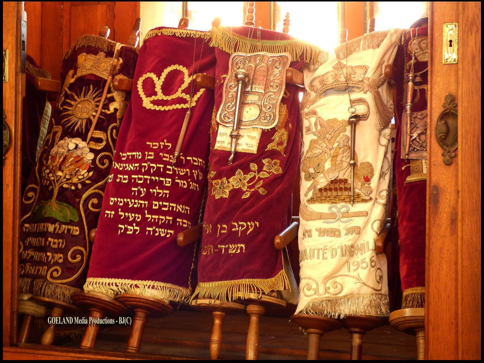Torahs et doigt de lecture - Synagogue d'INGWILLER ( Alsace - Gd Est )