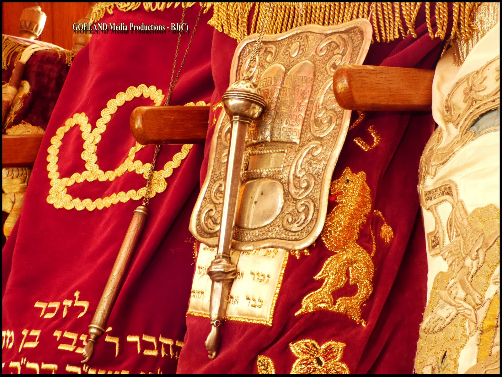 Torahs et doigt de lecture - Synagogue d'INGWILLER ( Alsace - Gd Est )