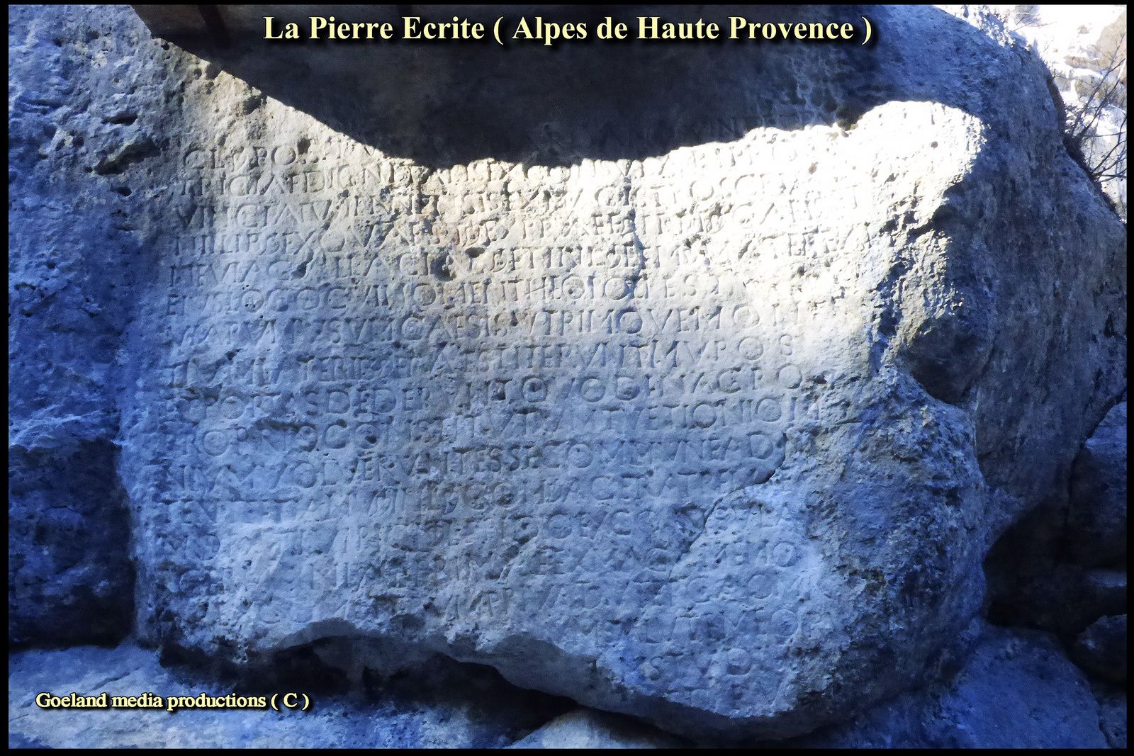 La PIERRE ECRITE Véme S. apJC - St Geniez et Sisteron ( Alpes de haute Provence )