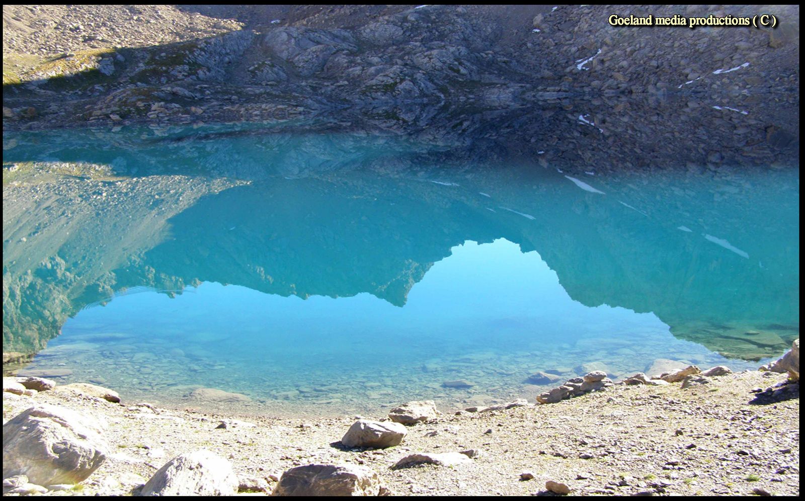 LAC des 9 Couleurs - Le Saphir du Chambeyron au dessus de Fouillouse UBAYE - Alpes de Haute Provence -