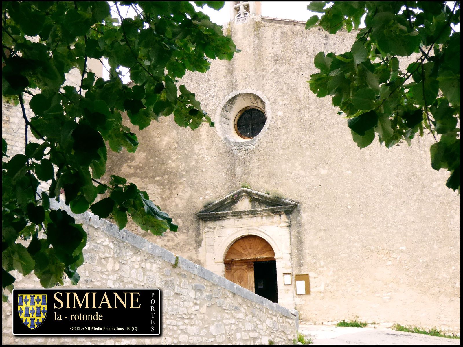 Porche de l'église de SIMIANE