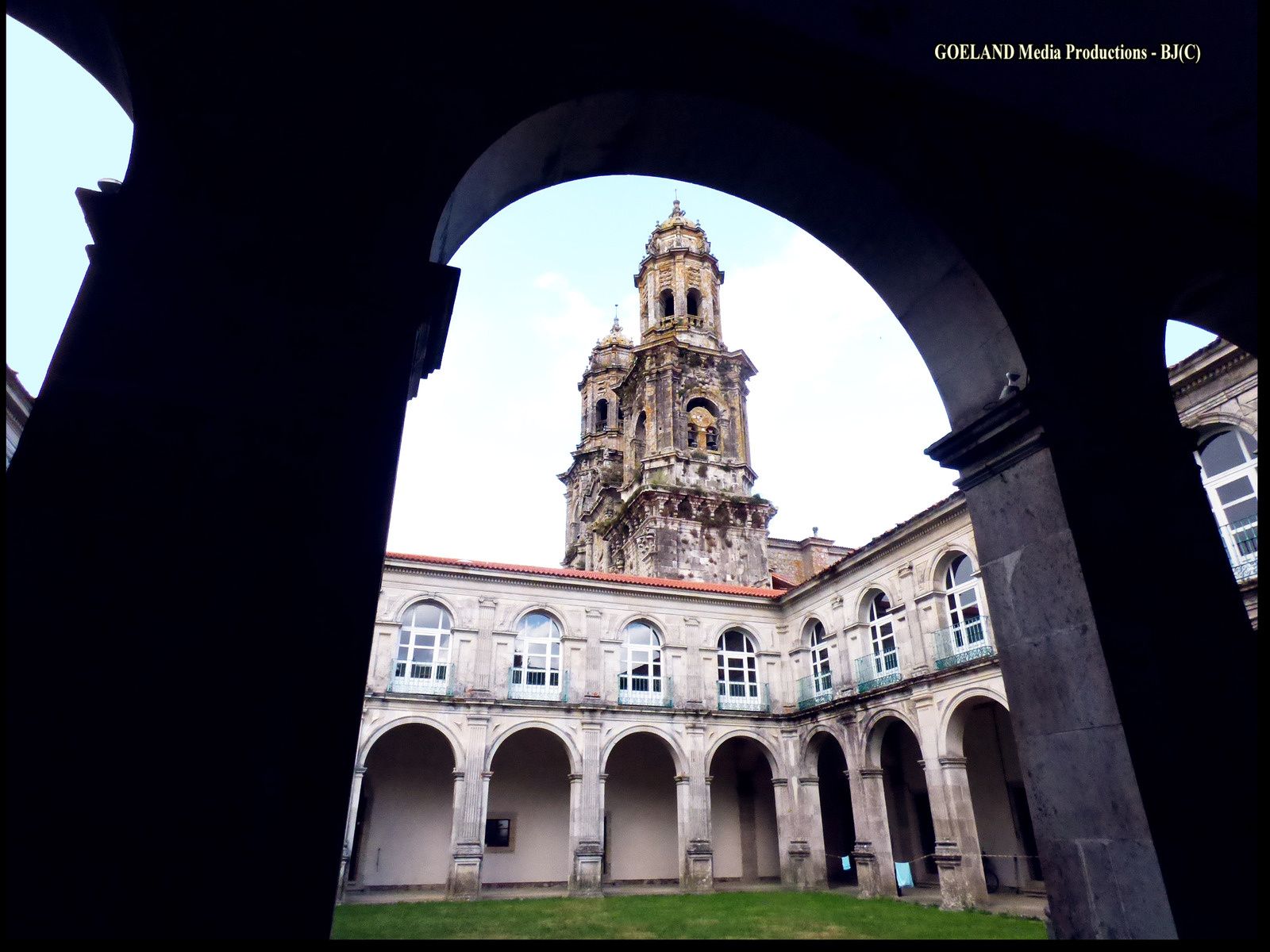 Premier cloître de SOBRADO dos MONXES ( Galicia ) Espana