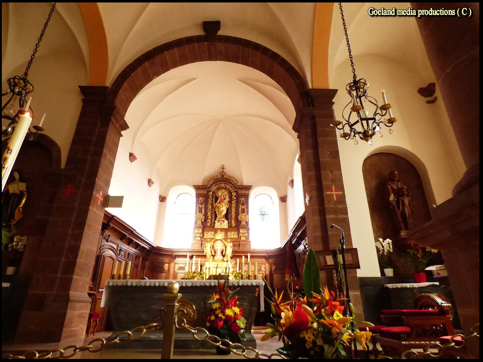 Intérieur de la basilique de Ste Odile ( Mont St Odile - Alsace )