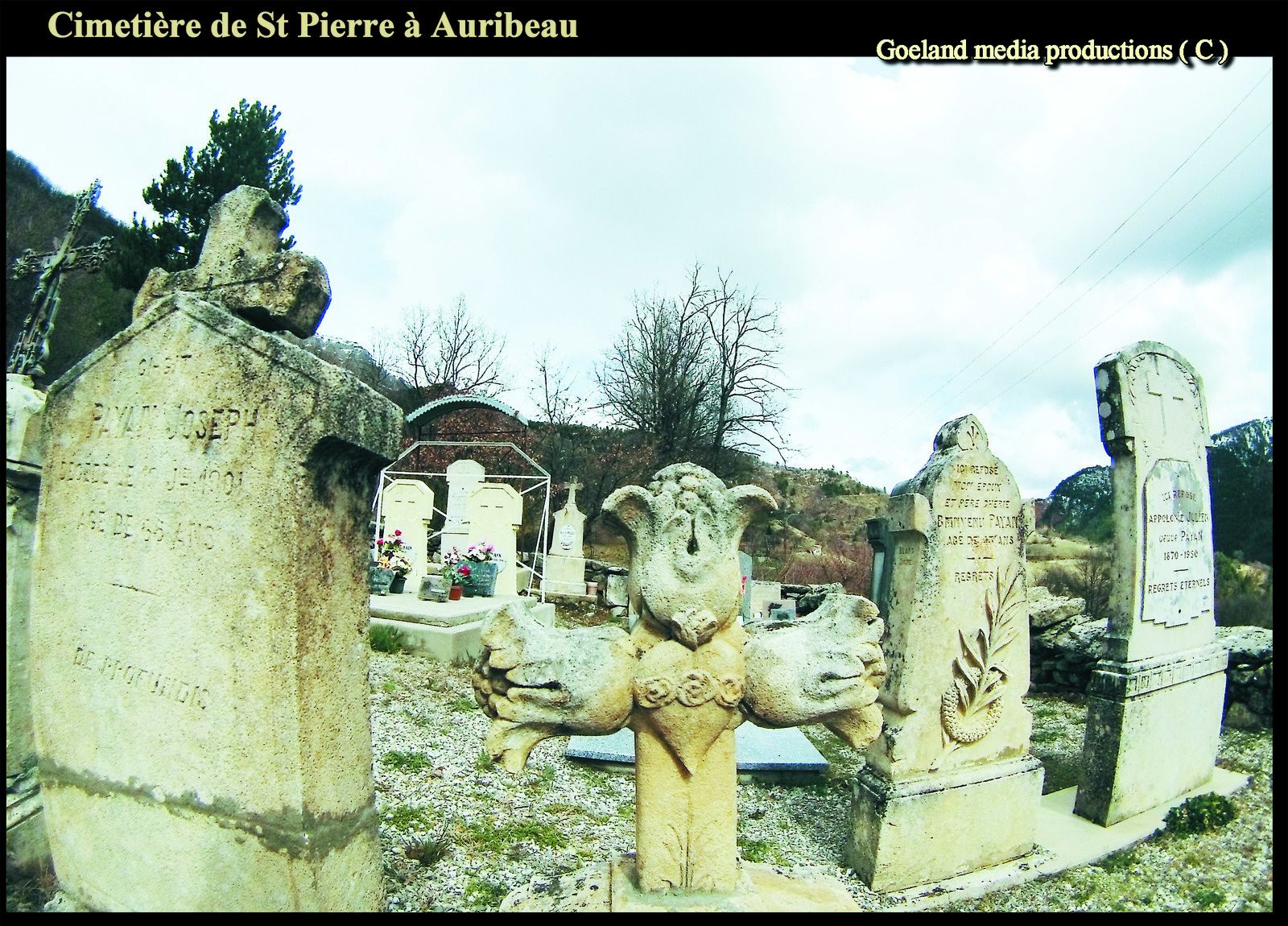 Cimetière de St Pierre des Liens , hameau de Auribeau val de Thoard - Alpes de Haute Provence
