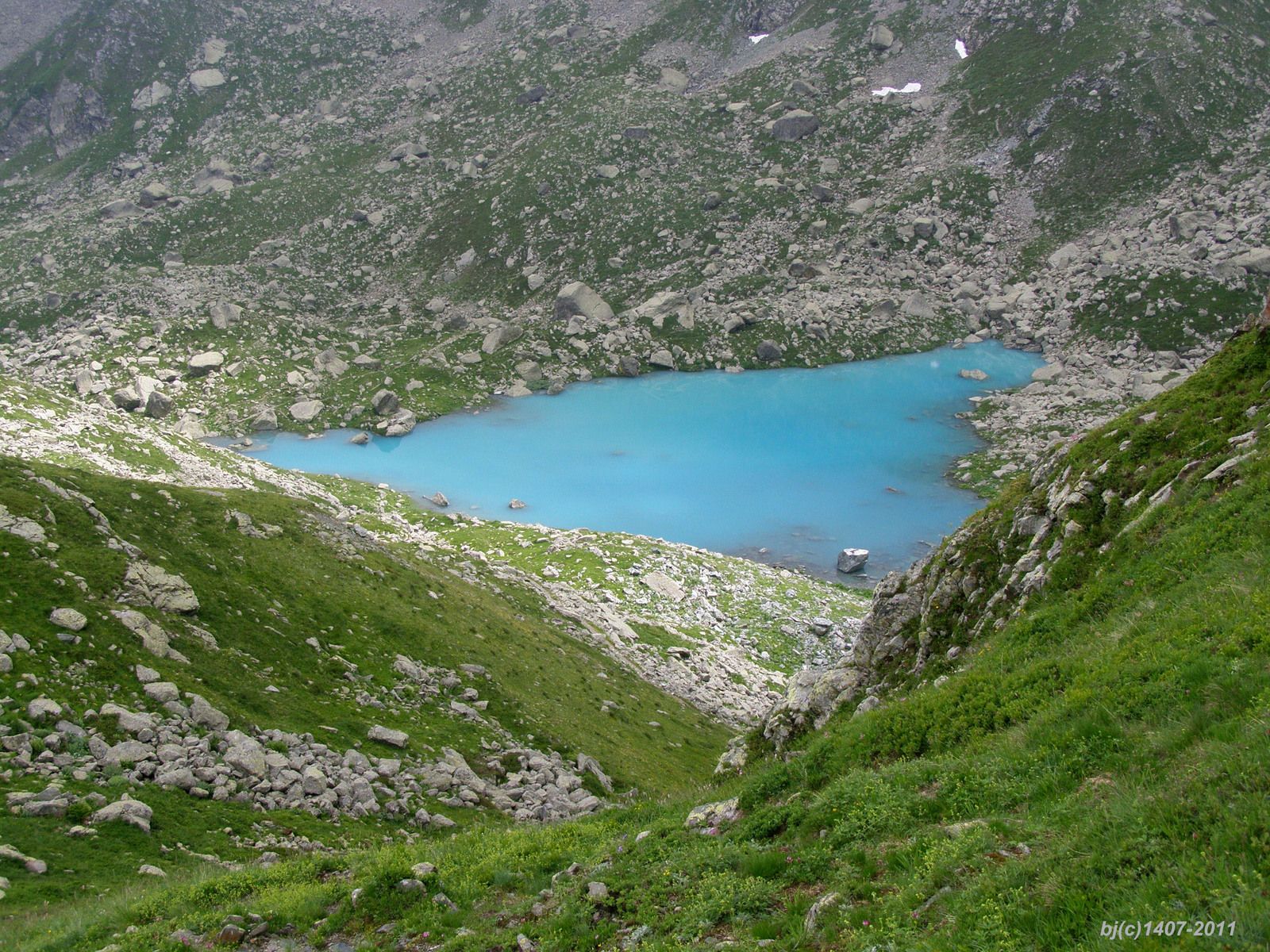 Le LAC BLEU OPALESCENT au pied de la Gde Moraine ( Refuge QUINTINO SELLA ) Italia