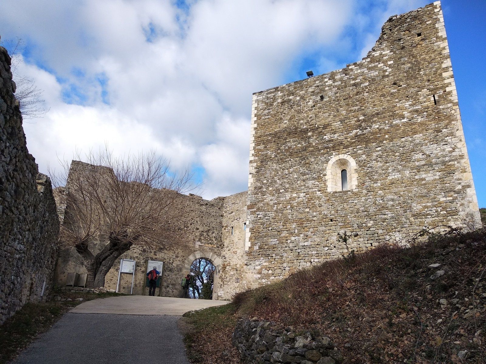 11 personnes au château de rochefort