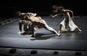 Outwitting the devil, Une danse expressionniste...