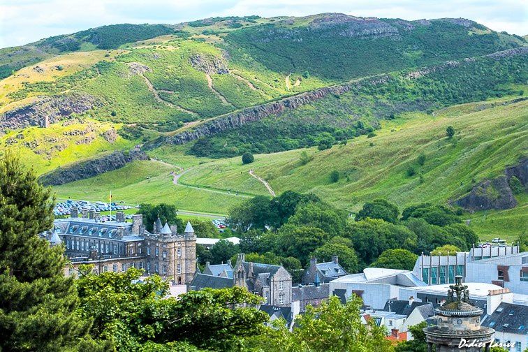 ARTHUR'SEAT VIEW EDINBURGH SCOTLAND ECOSSE PALAIS DE HOLYROODHOUSE