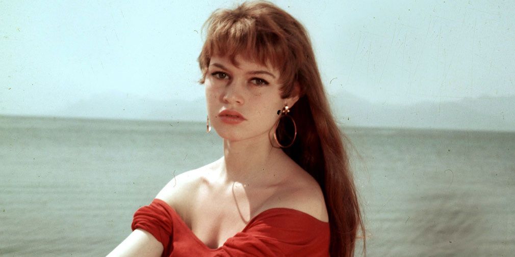 VIDÉOS DE SEINS REBONDISSANTS MASSIVES Gros seins belle libra