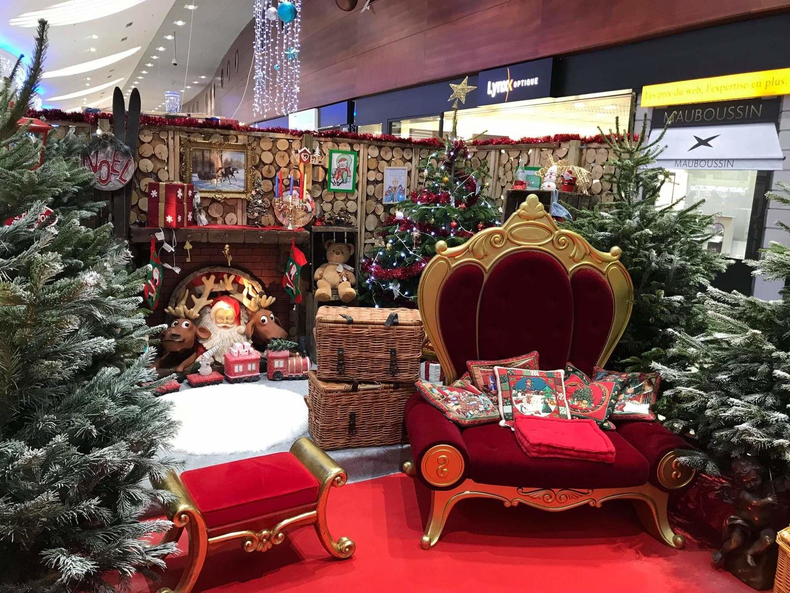 Animation commerciale de noël dans une galerie marchande par un de nos